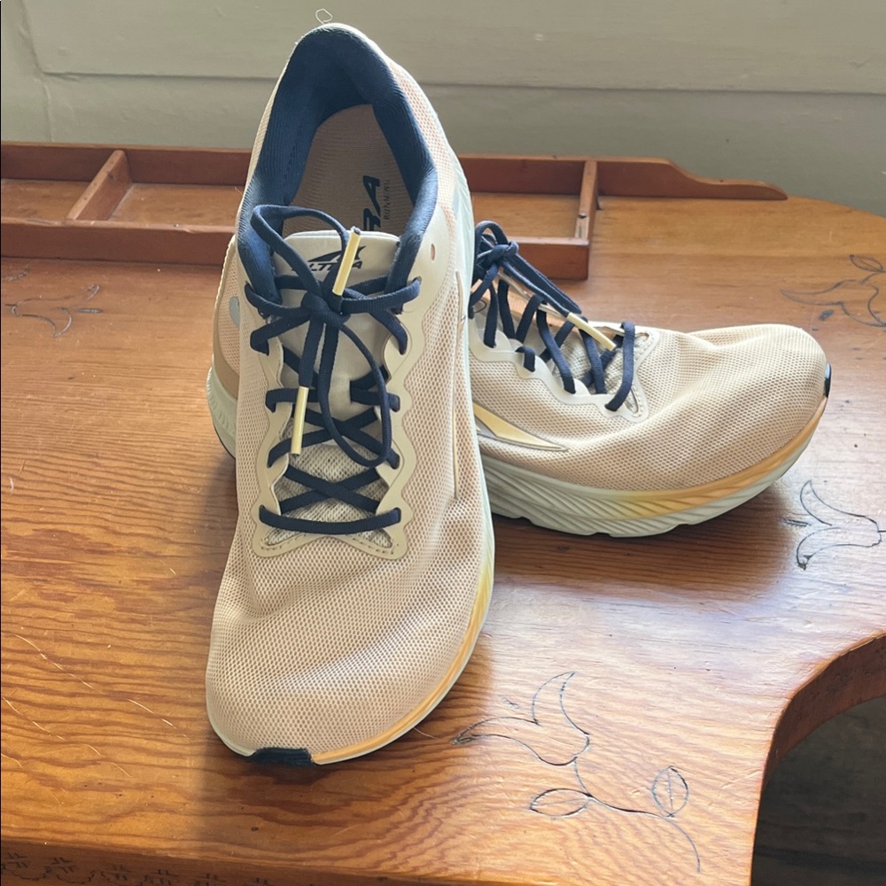 Altra women’s peach and navy Athletic Shoes